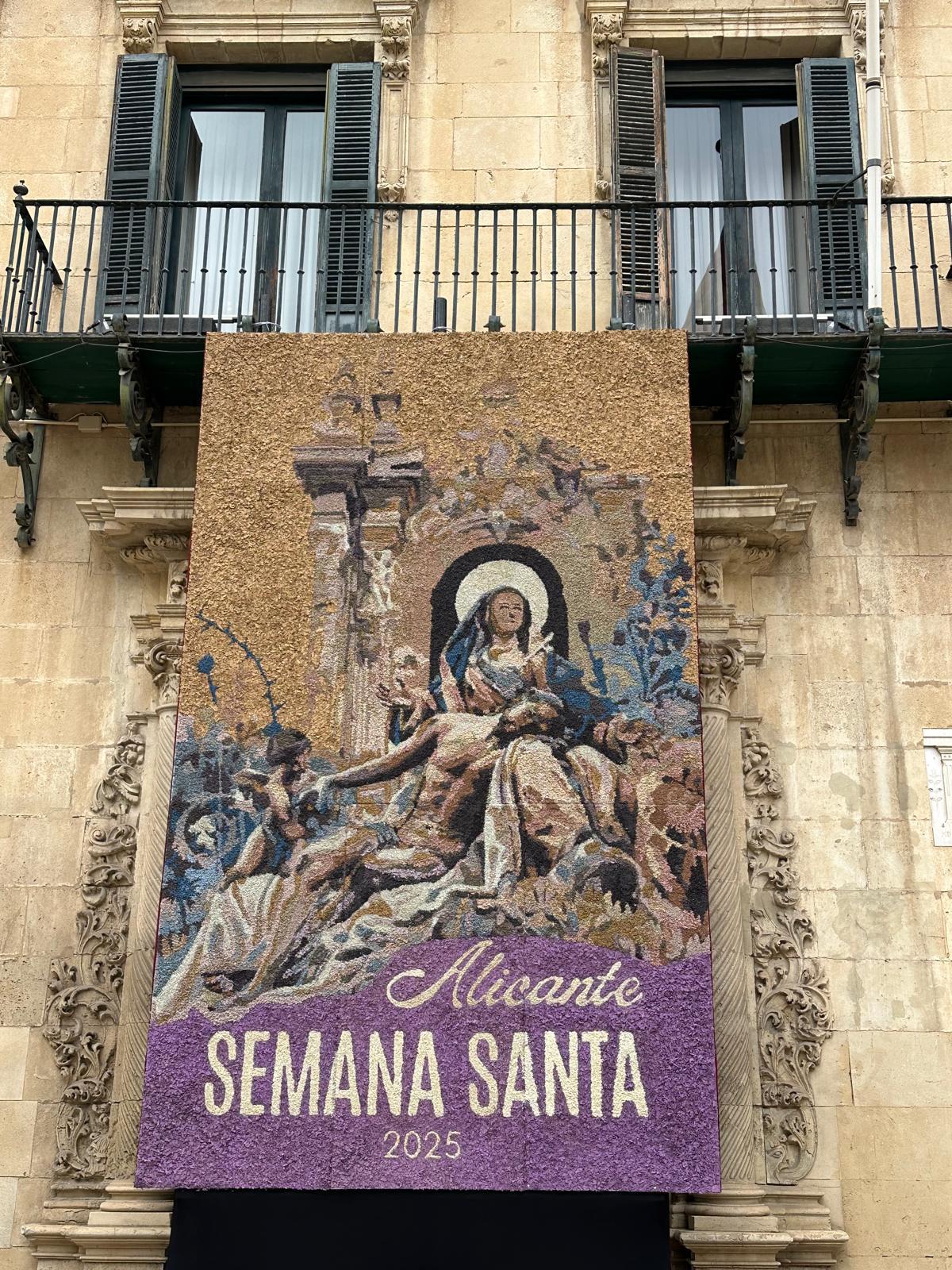 Tapiz floral de la Semana Santa de Alicante.