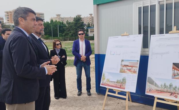 Visit by Barcala and Mazón this Friday to the plot that will host the school.