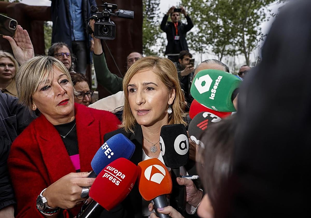 La exconsellera Salomé Pradas, a su entrada a los juzgados de Valencia.