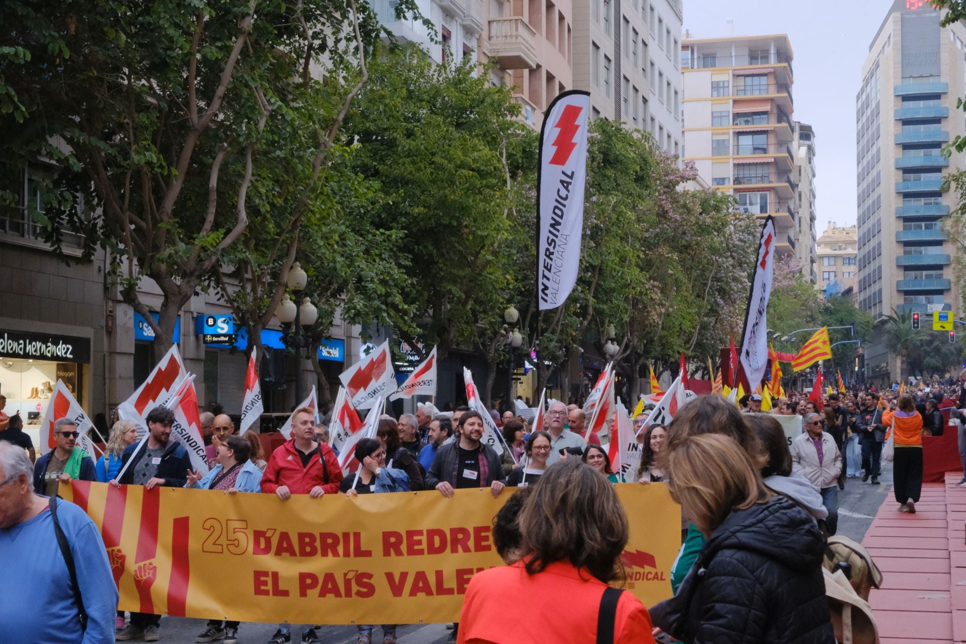 La manifestación del 25 d&#039;abril vuelve a Alicante para clamar por «la valencianidad del sur» de la Comunitat