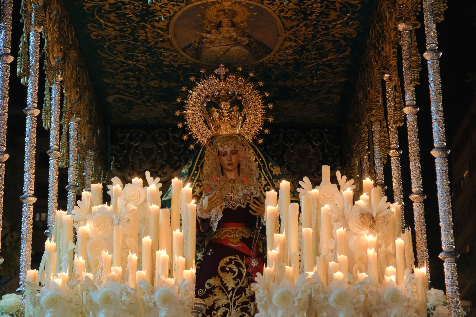 Las procesiones del Domingo de Ramos cruzan la carrera oficial de Alicante