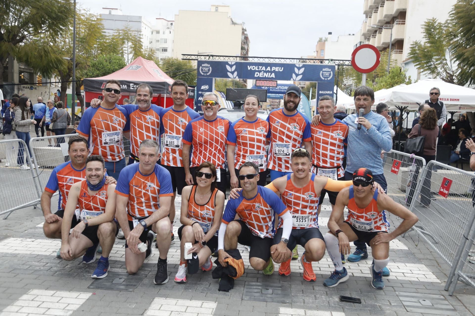 Búscate en las fotos de la Volta a Peu de Dénia