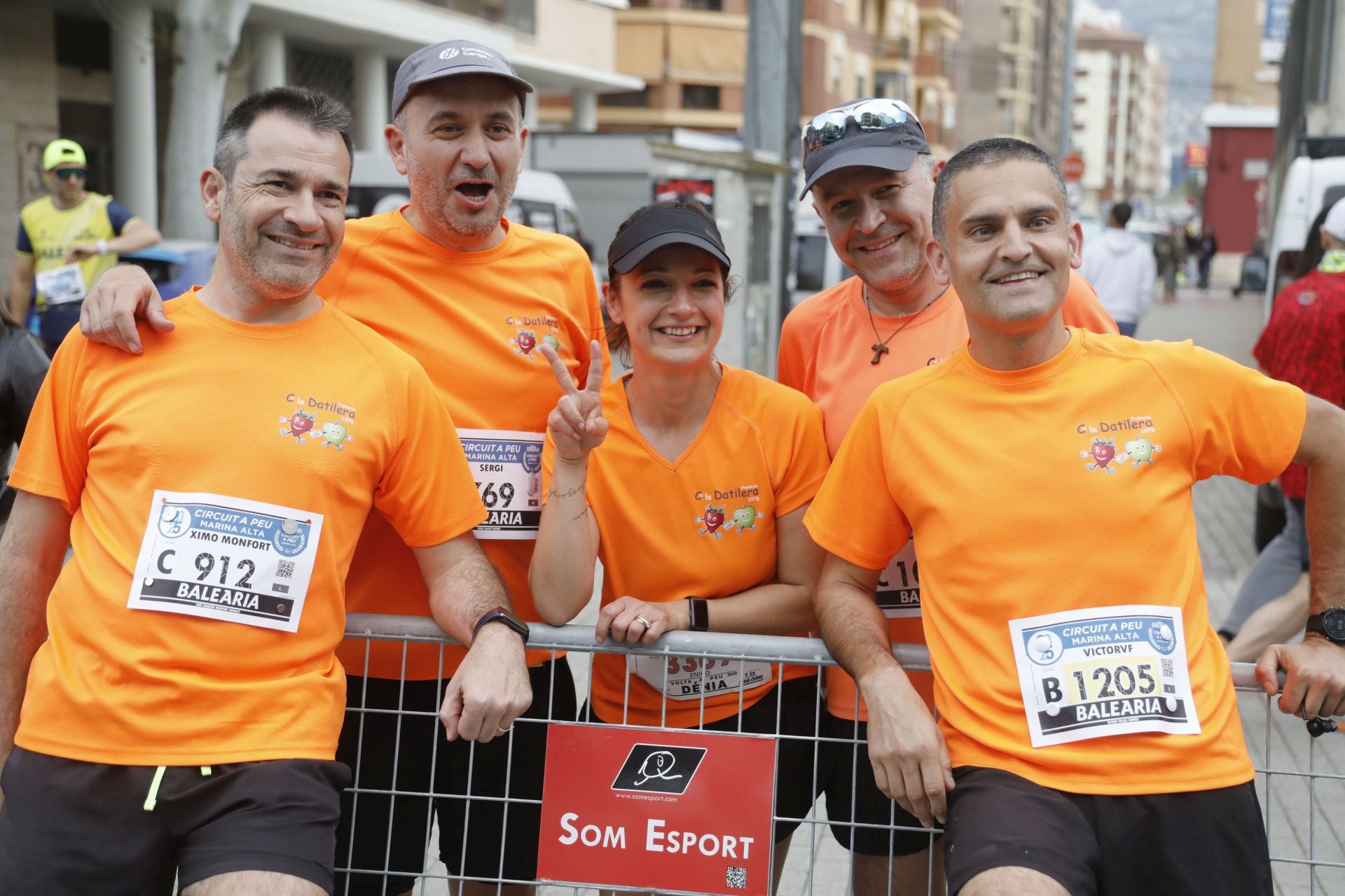 Búscate en las fotos de la Volta a Peu de Dénia