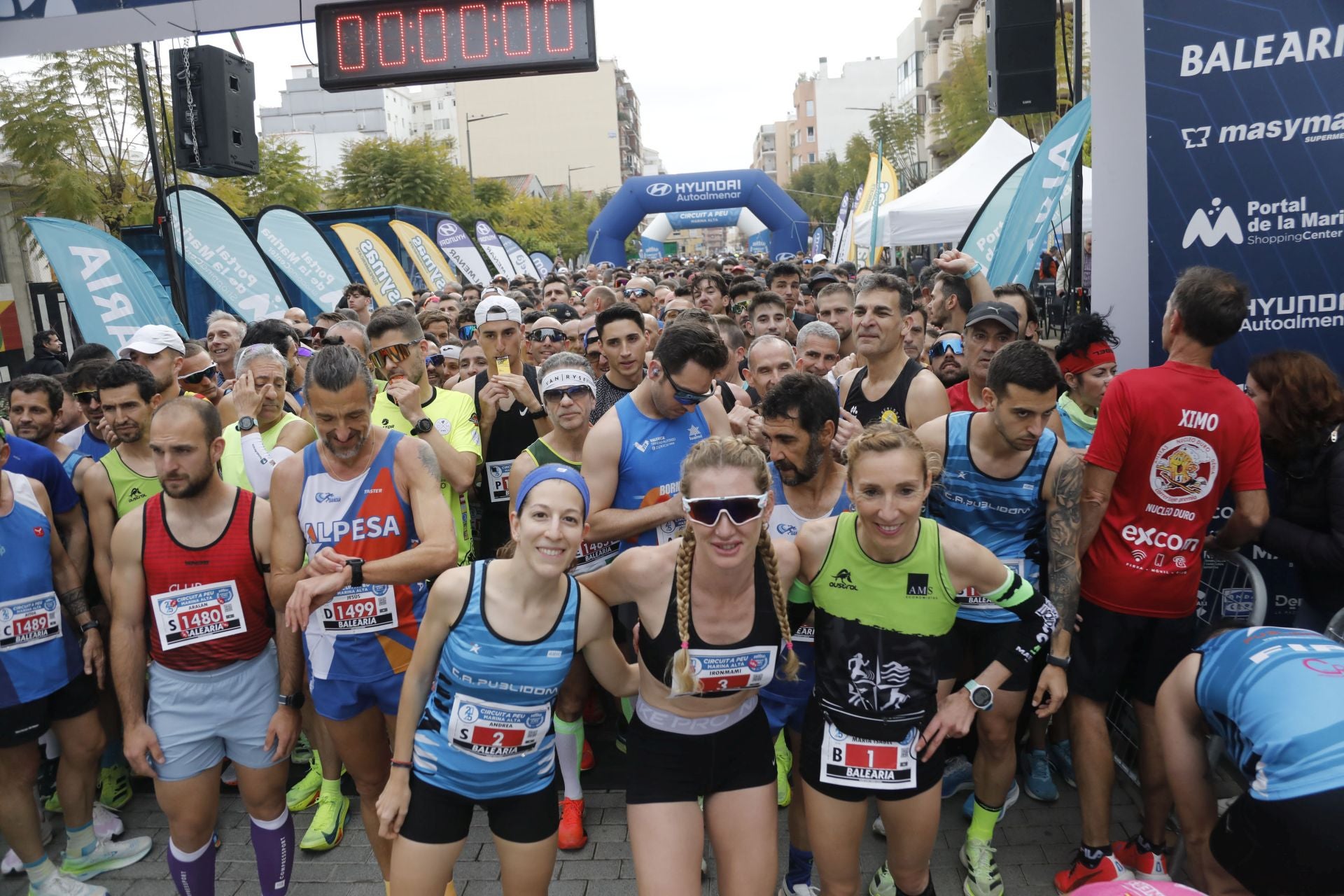 Búscate en las fotos de la Volta a Peu de Dénia
