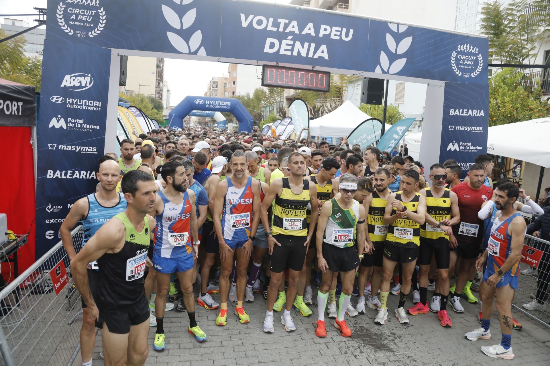 Búscate en las fotos de la Volta a Peu de Dénia