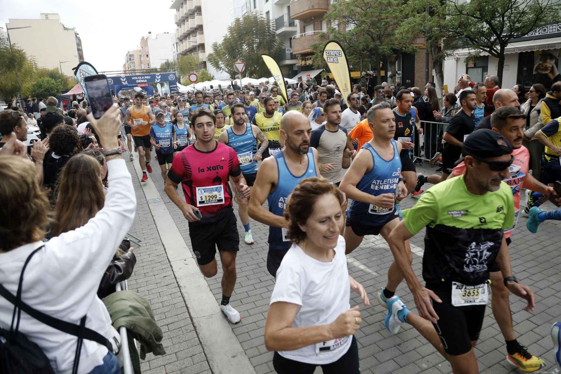 Búscate en las fotos de la Volta a Peu de Dénia