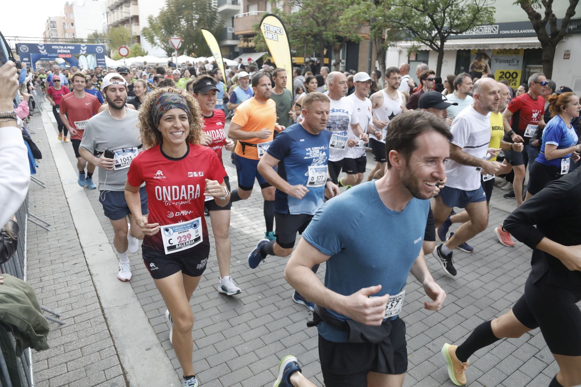 Búscate en las fotos de la Volta a Peu de Dénia