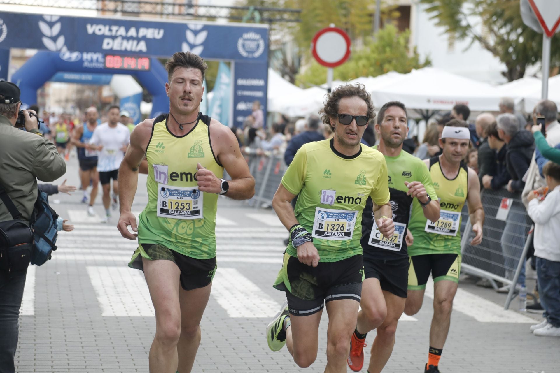 Búscate en las fotos de la Volta a Peu de Dénia