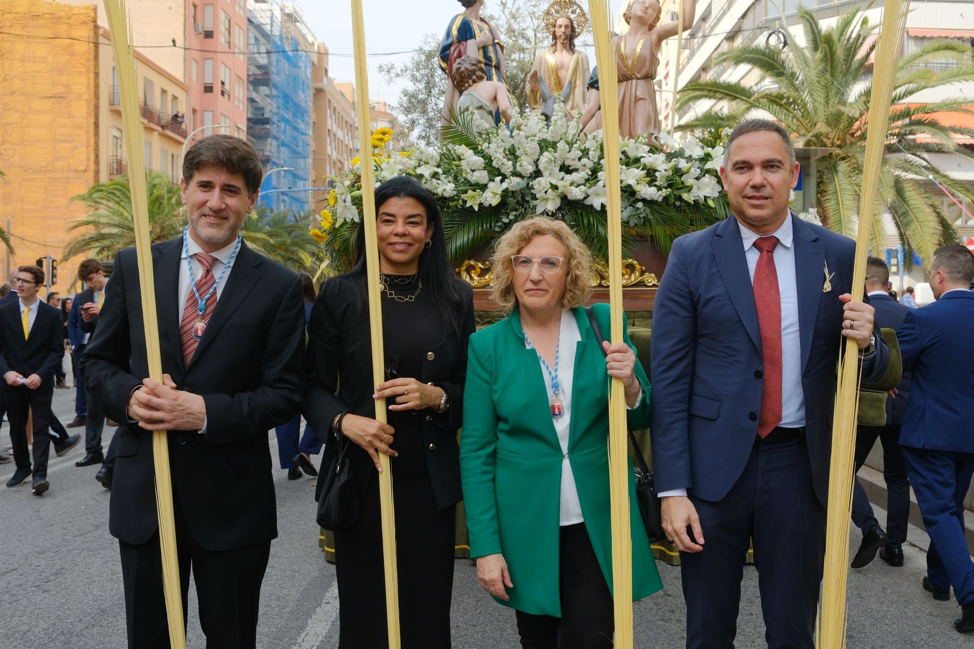 &#039;La Burrita&#039; procesiona por las calles de Alicante e inaugura la Semana Santa