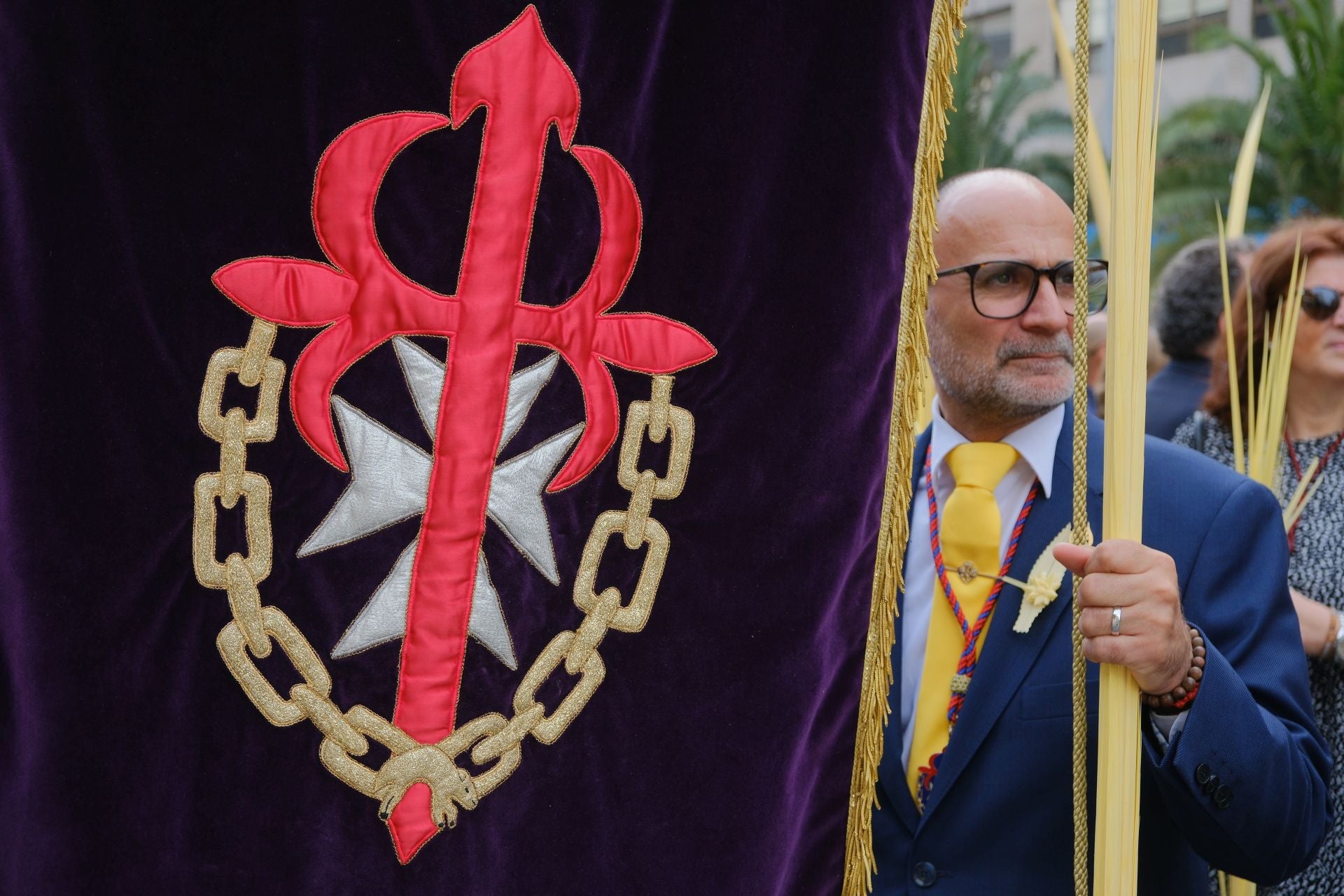 &#039;La Burrita&#039; procesiona por las calles de Alicante e inaugura la Semana Santa
