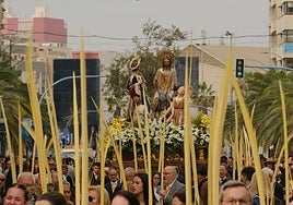 'La Burrita' procesiona por las calles de Alicante e inaugura la Semana Santa