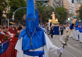Nazareno de la Semana Santa de Alicante.