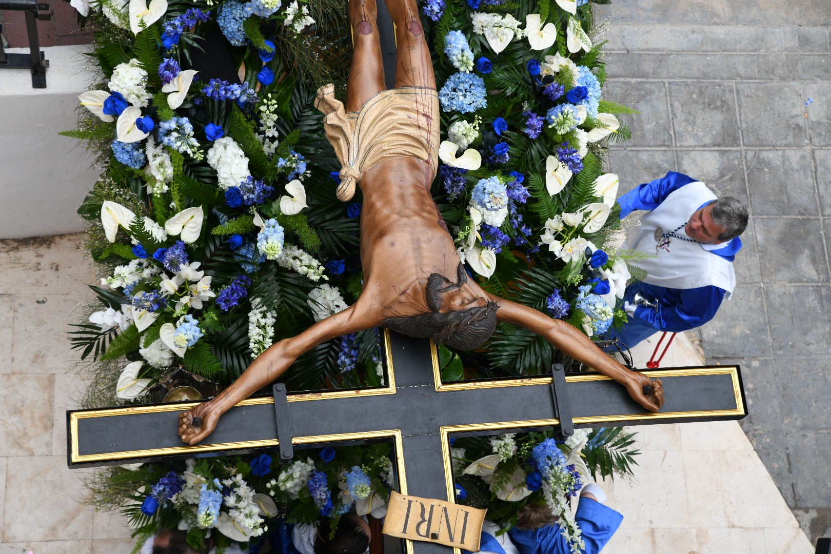La espectacular salida de El Morenet emociona a Alicante y elude la lluvia