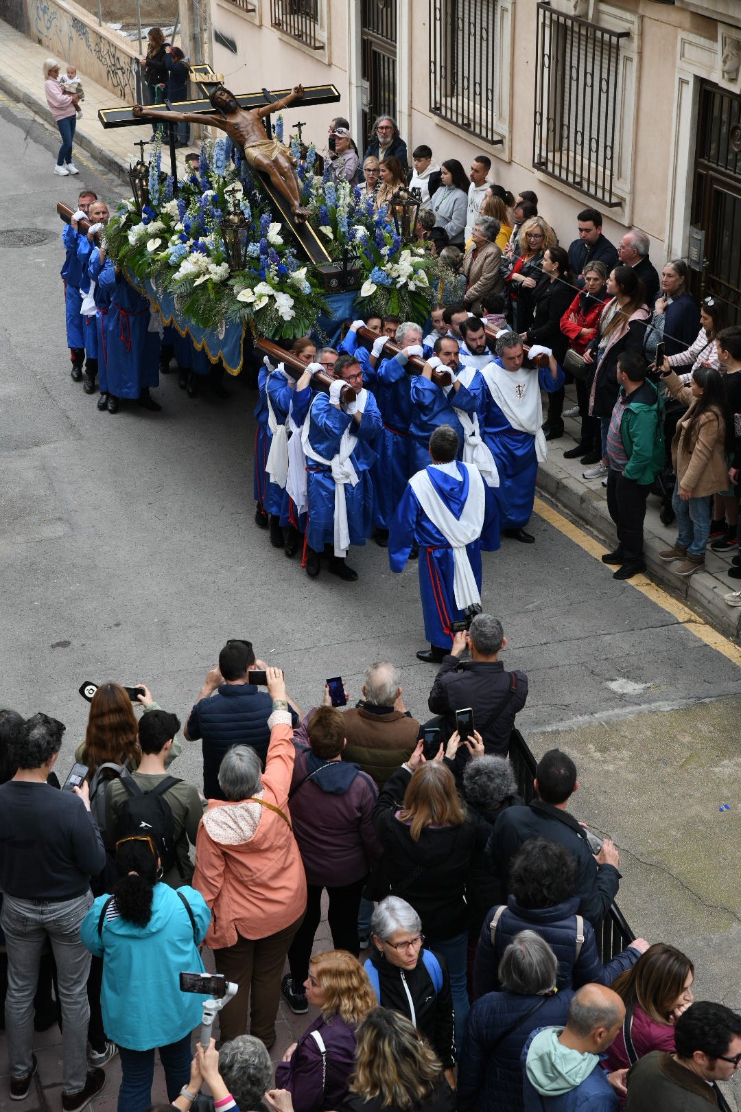 La espectacular salida de El Morenet emociona a Alicante y elude la lluvia