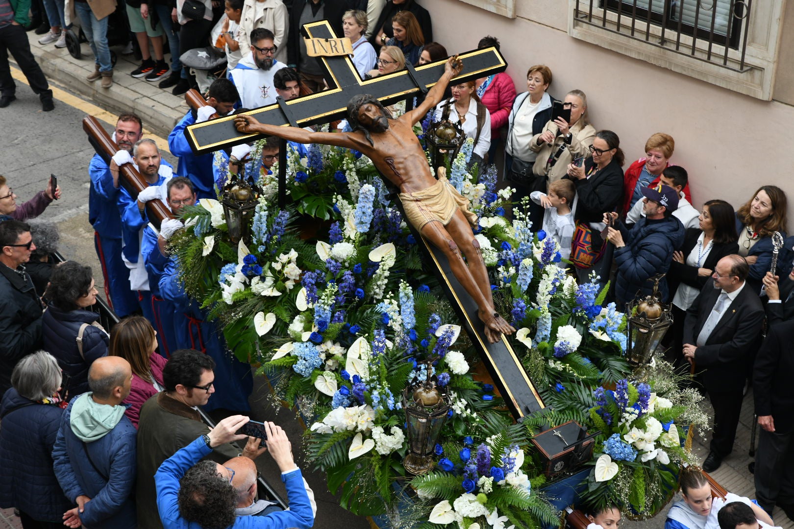 La espectacular salida de El Morenet emociona a Alicante y elude la lluvia