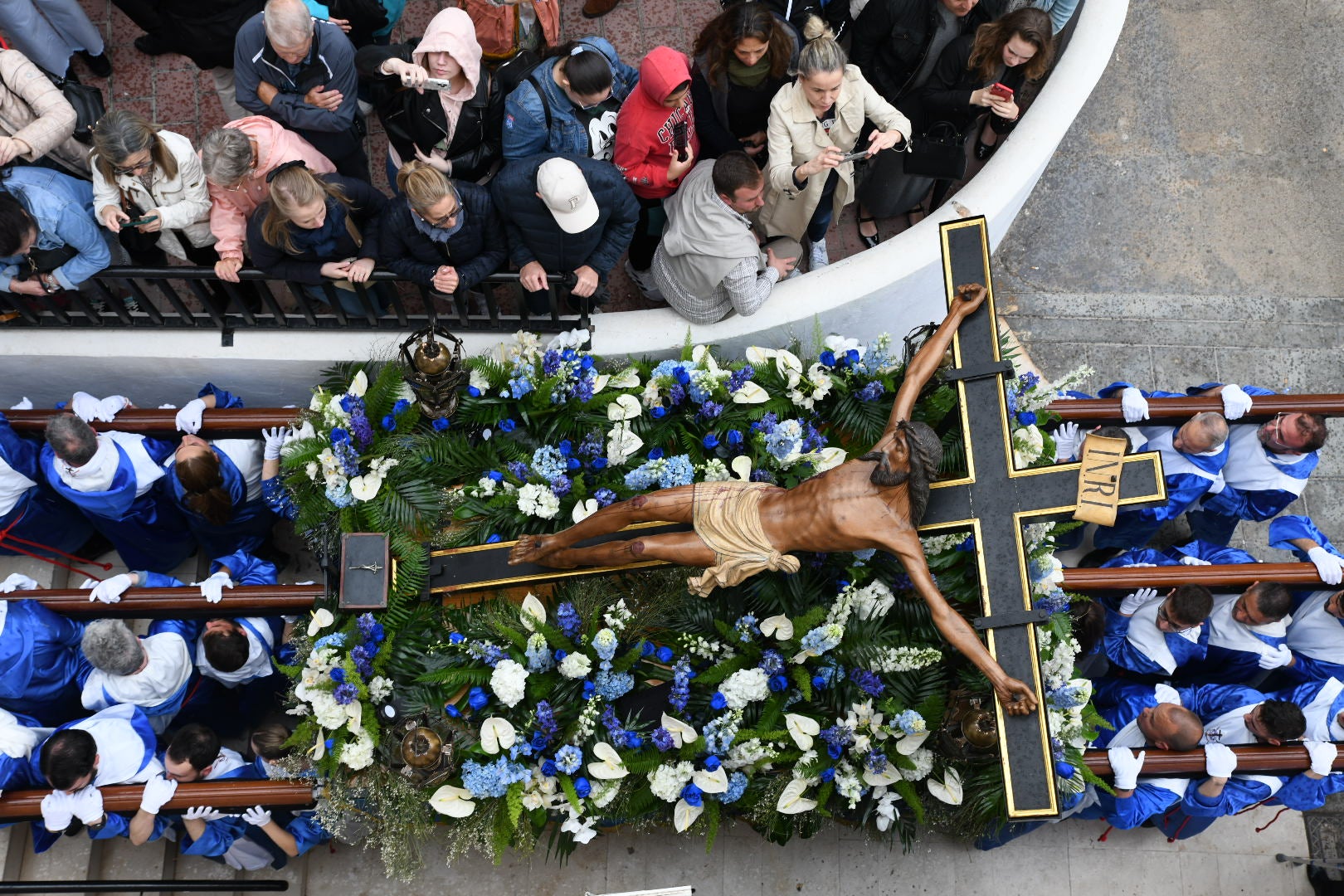 La espectacular salida de El Morenet emociona a Alicante y elude la lluvia