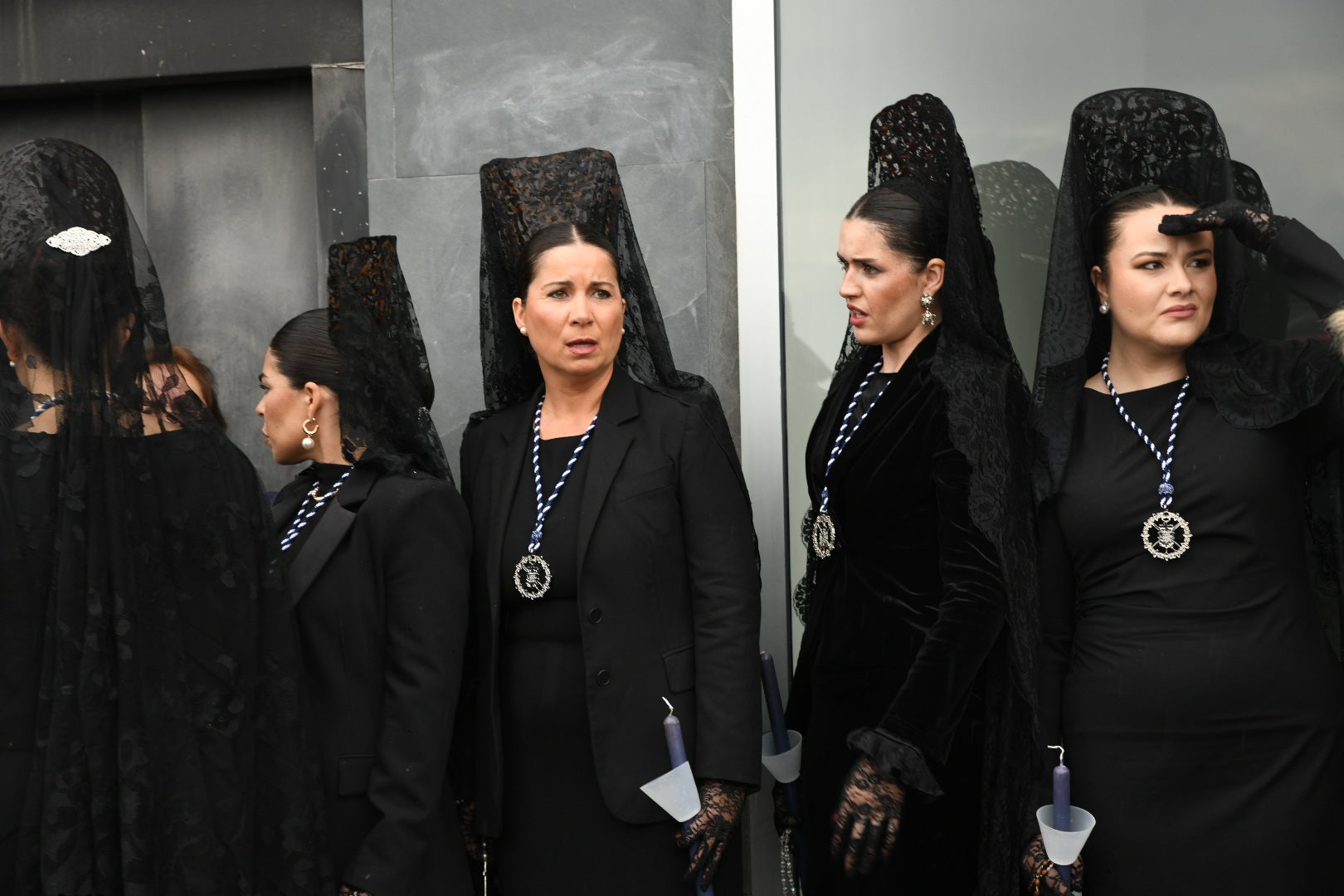 La espectacular salida de El Morenet emociona a Alicante y elude la lluvia