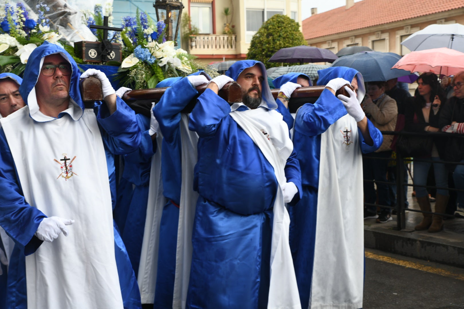 La espectacular salida de El Morenet emociona a Alicante y elude la lluvia