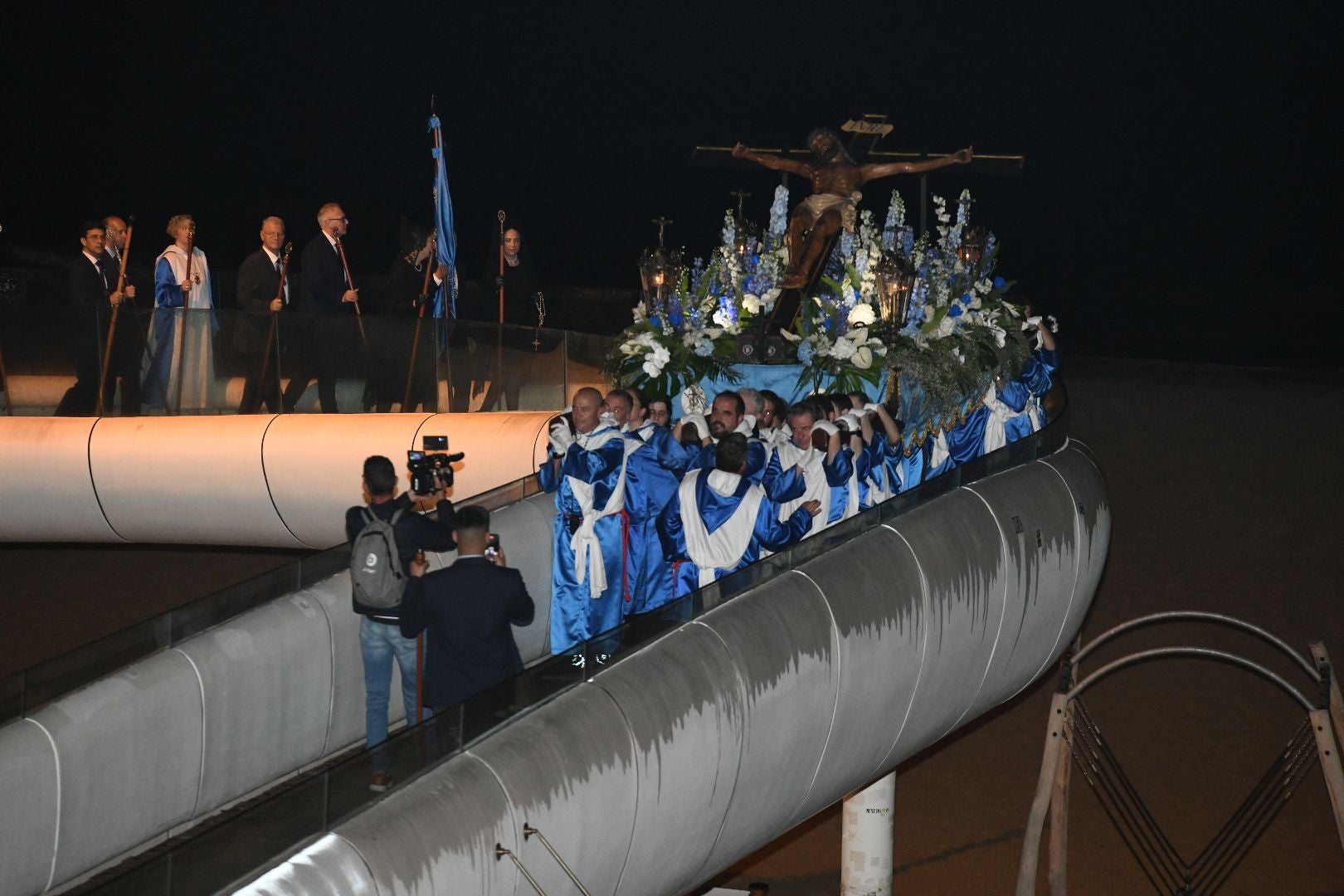 La espectacular salida de El Morenet emociona a Alicante y elude la lluvia