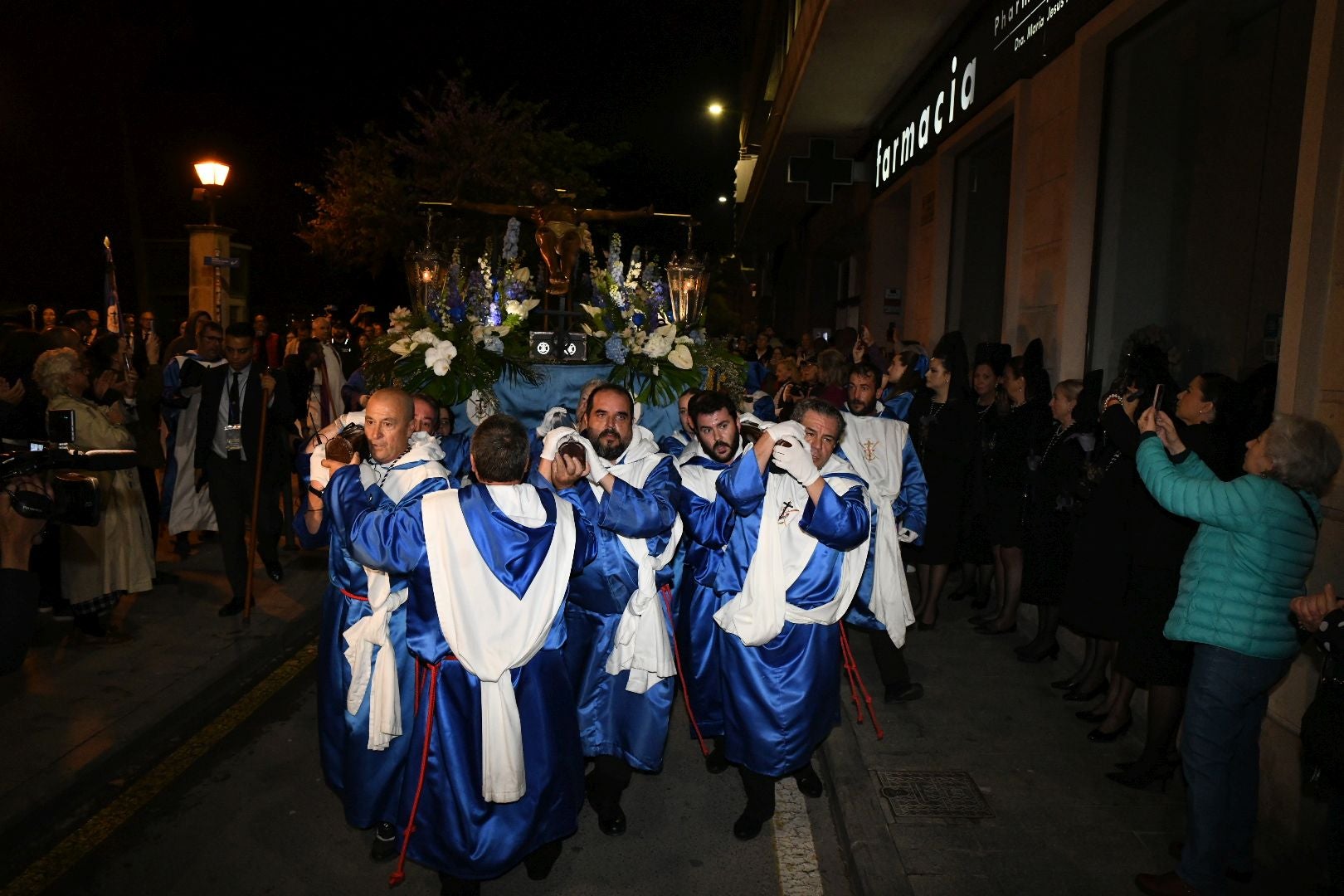 La espectacular salida de El Morenet emociona a Alicante y elude la lluvia