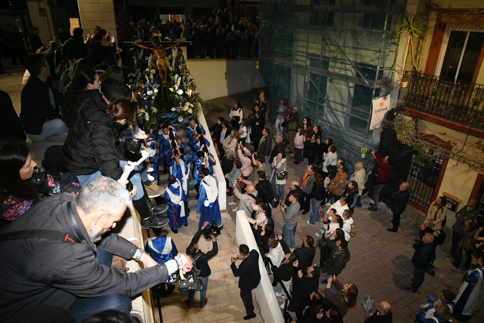 La espectacular salida de El Morenet emociona a Alicante y elude la lluvia