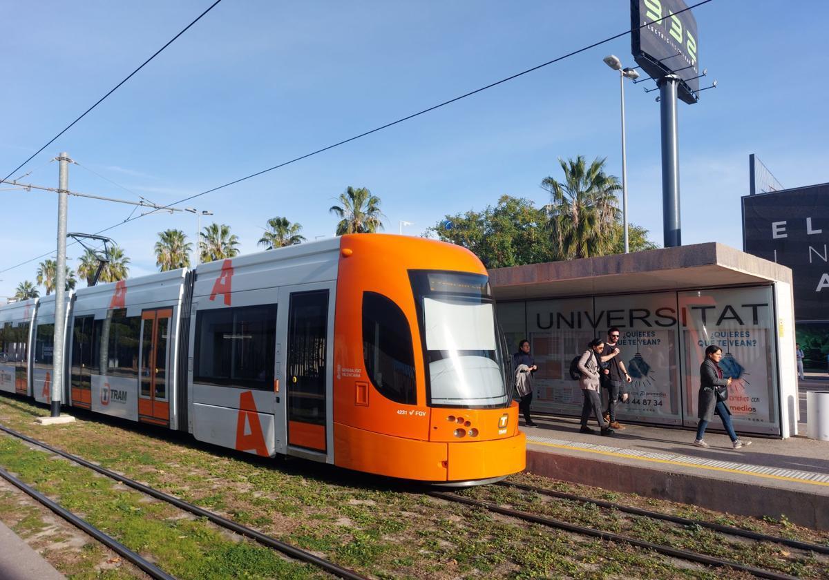 Tram Collision with Van Disrupts Traffic on L4 and L5