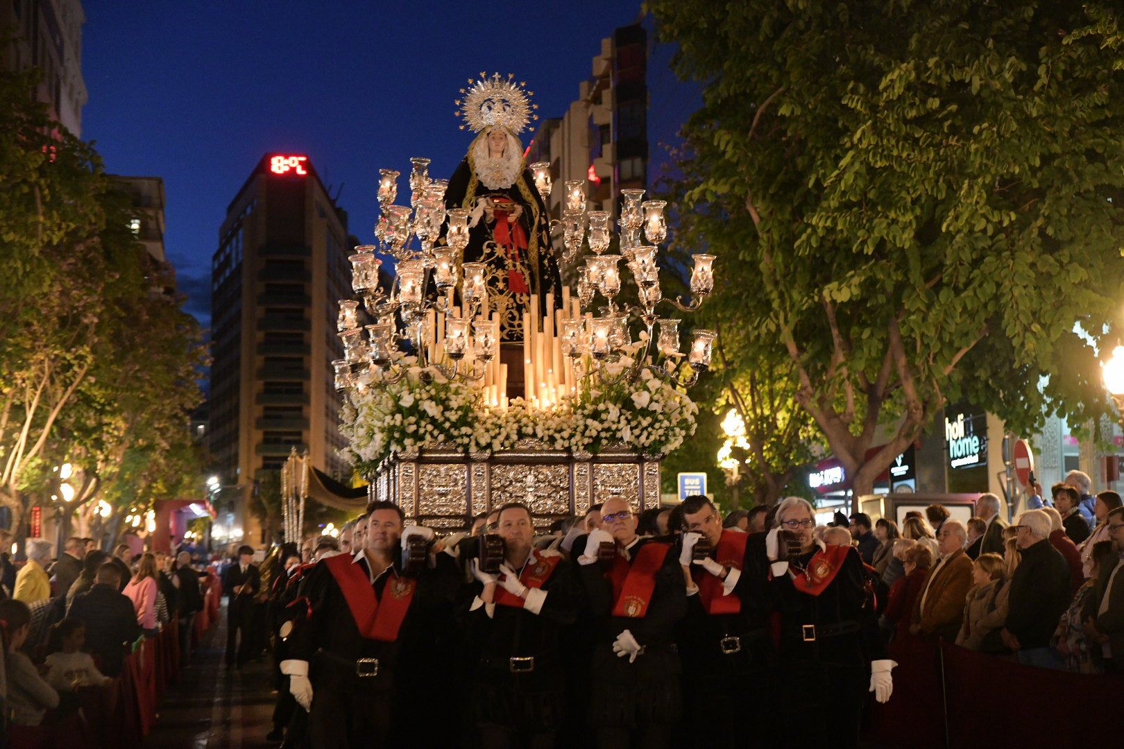&#039;La Marinera&#039; conmociona a Alicante en el Miércoles Santo