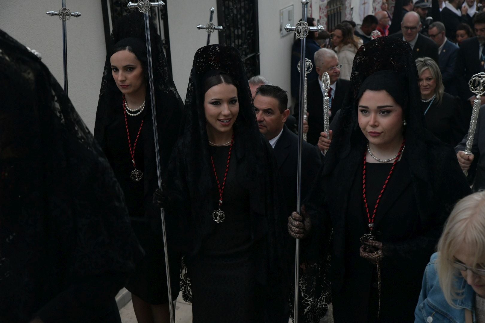 Alicante, a los pies de la procesión de Santa Cruz