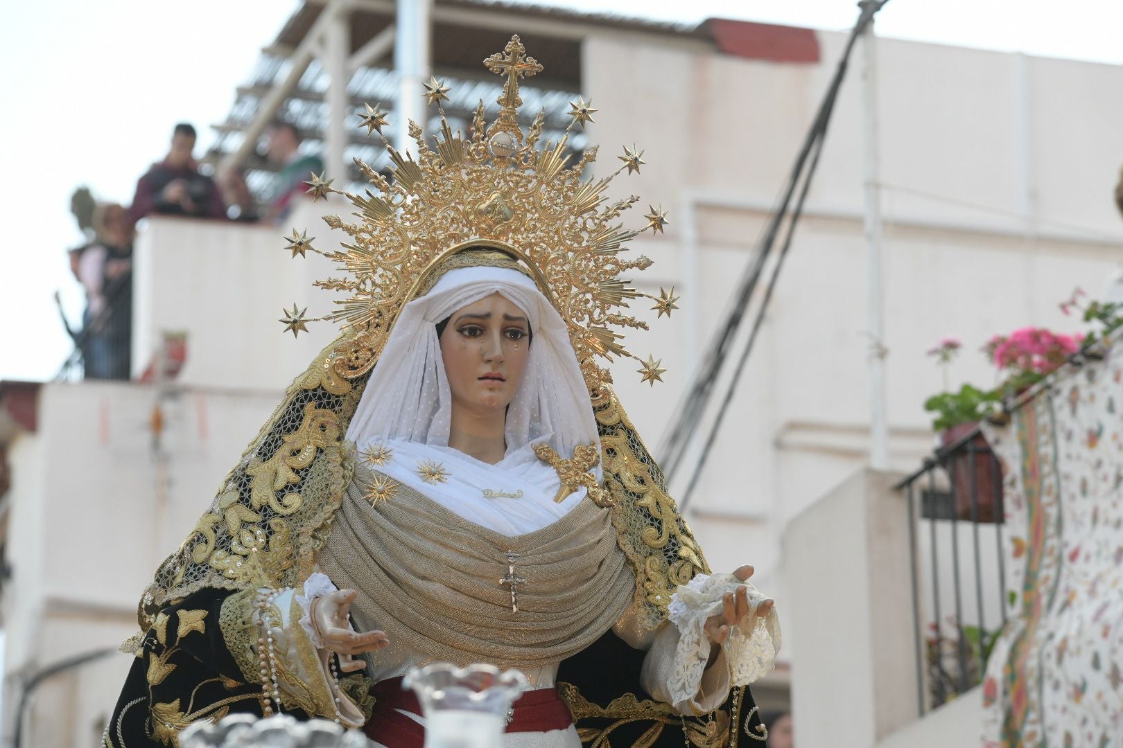 Alicante, a los pies de la procesión de Santa Cruz