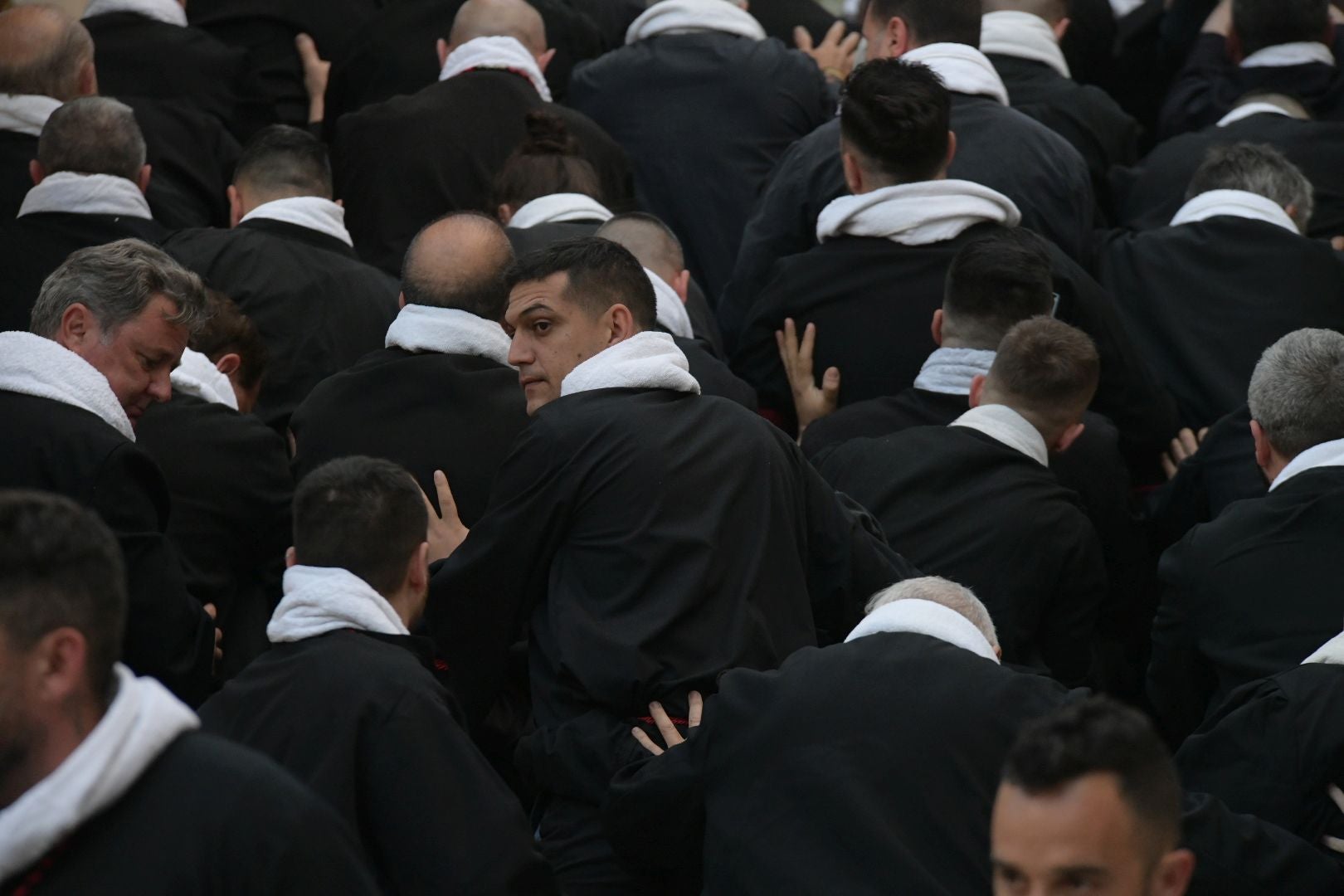 Alicante, a los pies de la procesión de Santa Cruz