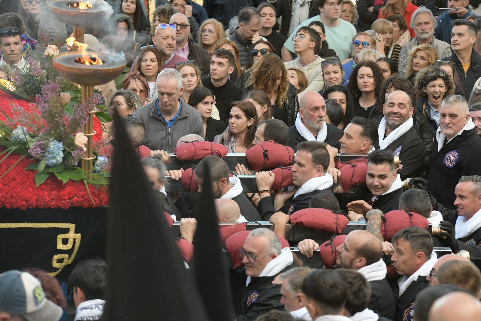 Alicante, a los pies de la procesión de Santa Cruz