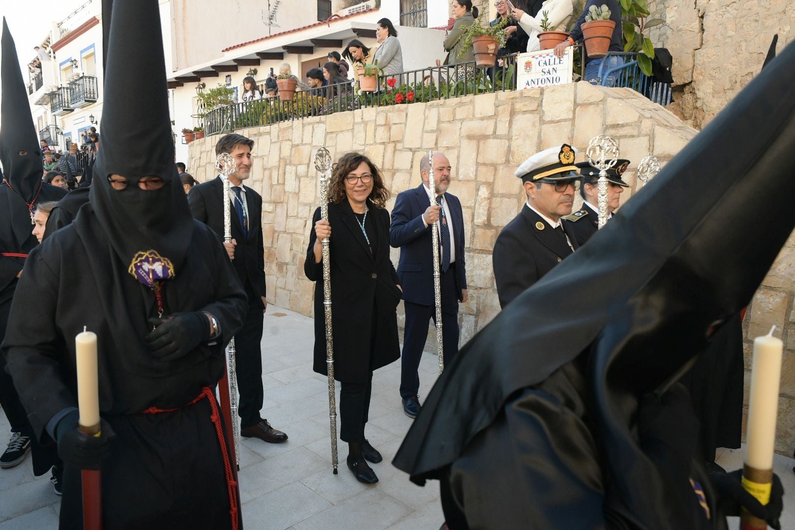 Alicante, a los pies de la procesión de Santa Cruz