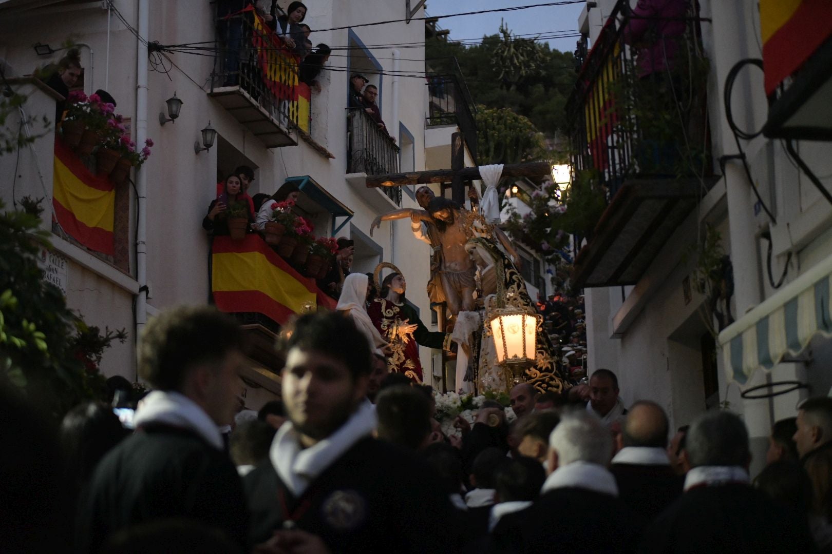 Alicante, a los pies de la procesión de Santa Cruz