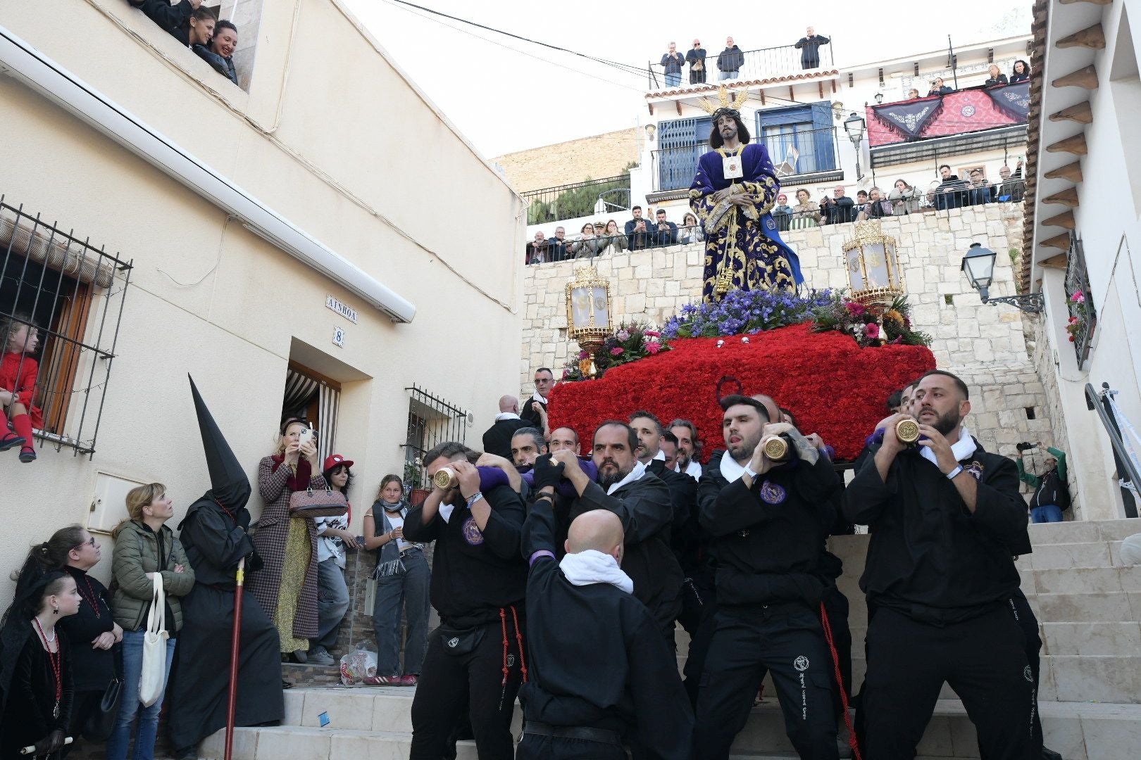 Alicante, a los pies de la procesión de Santa Cruz