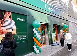 Establecimiento Dialprix de Elda en su reapertura.