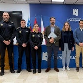 Los nuevos policías, con el alcalde y ediles de Torrevieja.