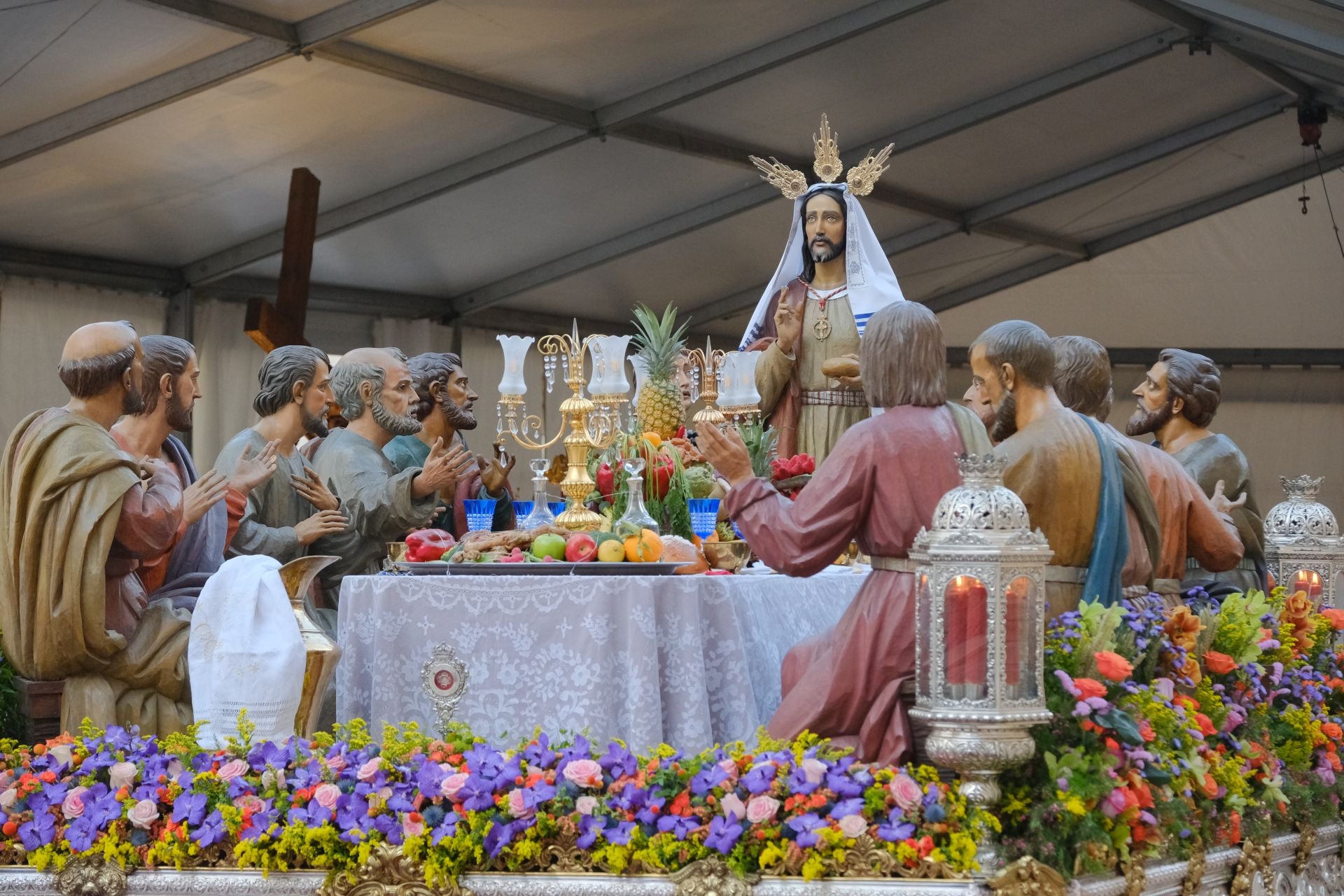 El paso más grande de España emociona a la Semana Santa de Alicante
