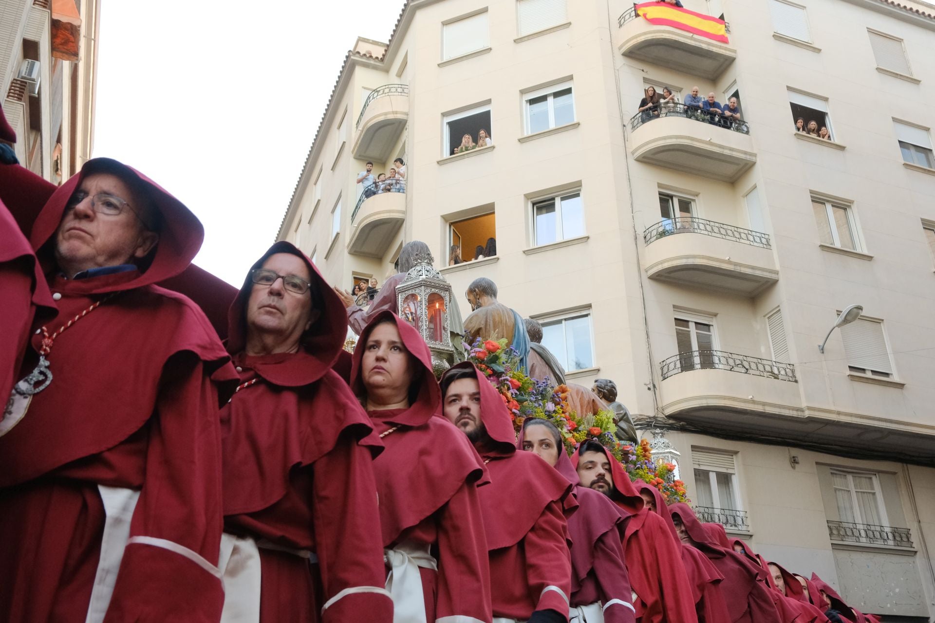 El paso más grande de España emociona a la Semana Santa de Alicante