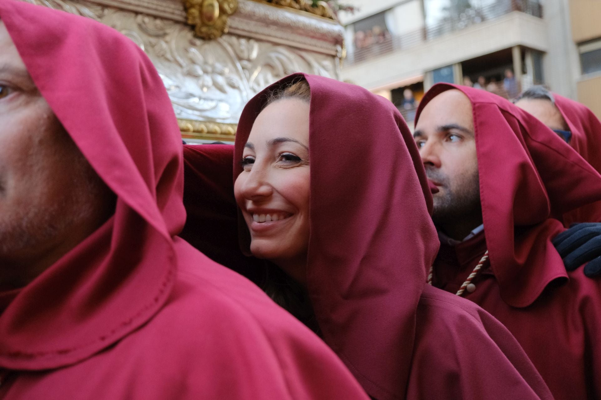 El paso más grande de España emociona a la Semana Santa de Alicante