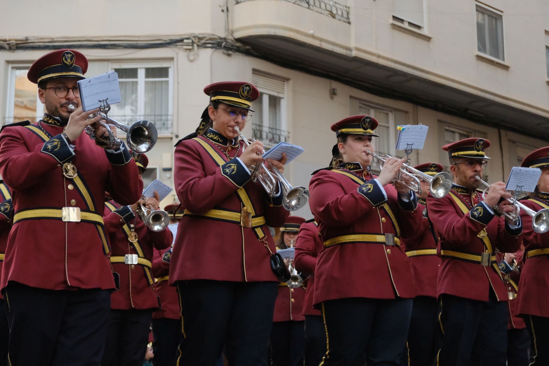 El paso más grande de España emociona a la Semana Santa de Alicante