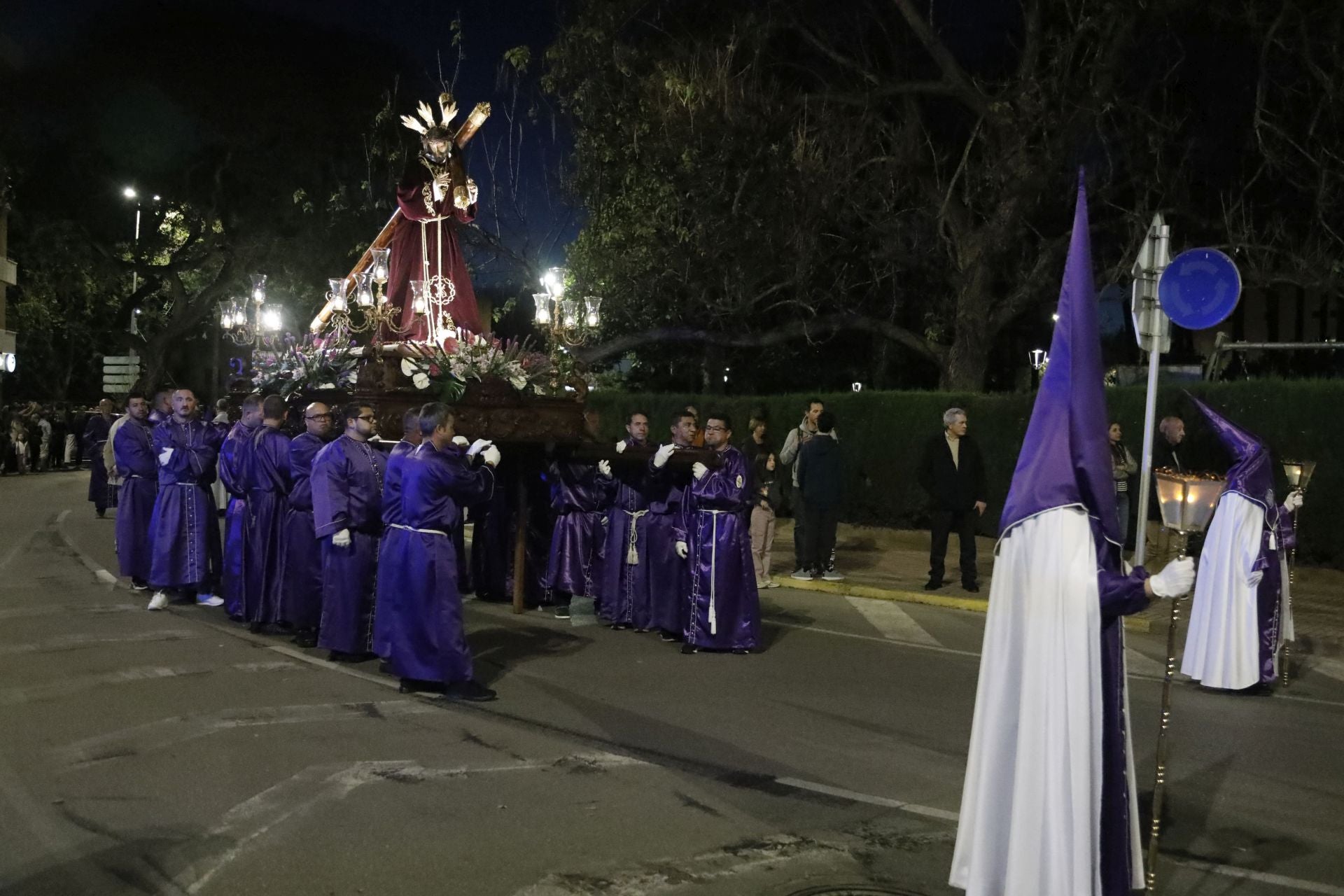 Dénia se rinde ante los pasos de la Semana Santa