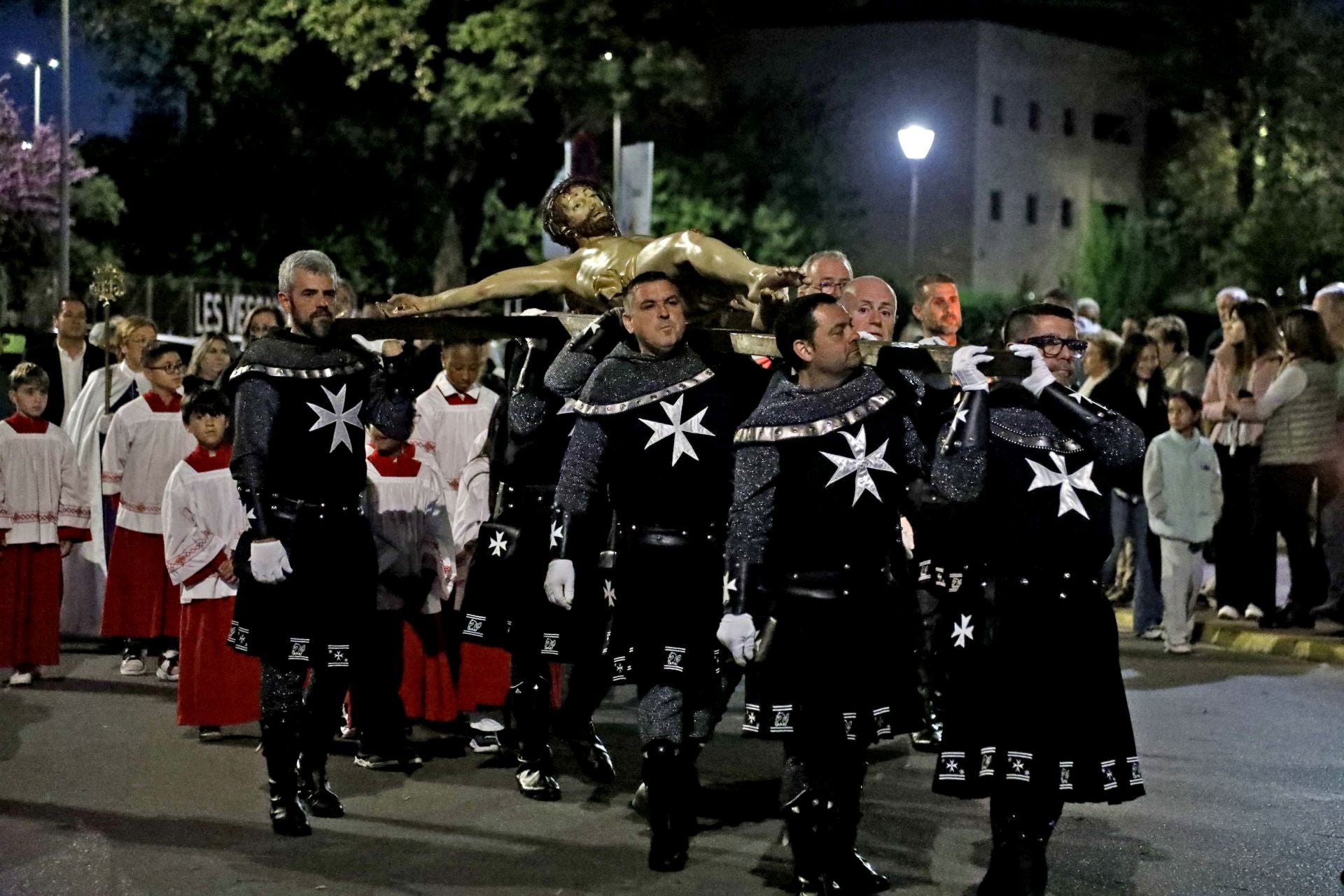 Dénia se rinde ante los pasos de la Semana Santa
