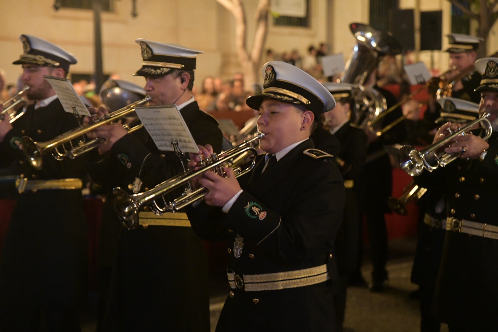 La Procesión del Santo Entierro conmueve en su recorrido por Alicante