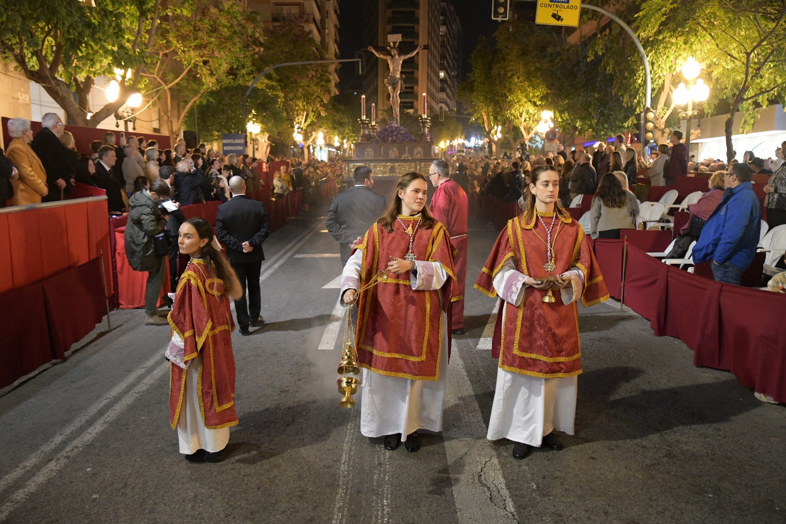 La Procesión del Santo Entierro conmueve en su recorrido por Alicante