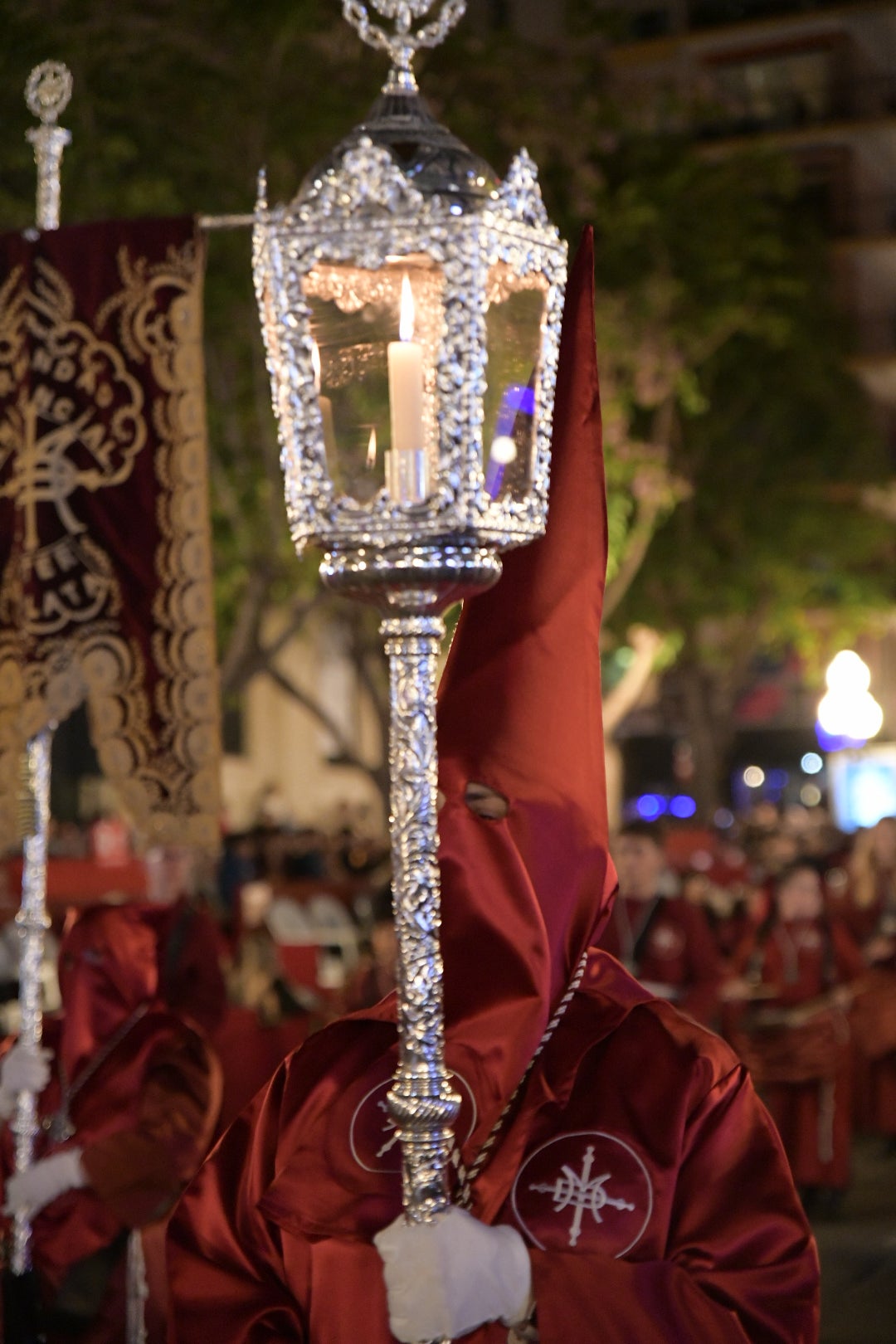 La Procesión del Santo Entierro conmueve en su recorrido por Alicante