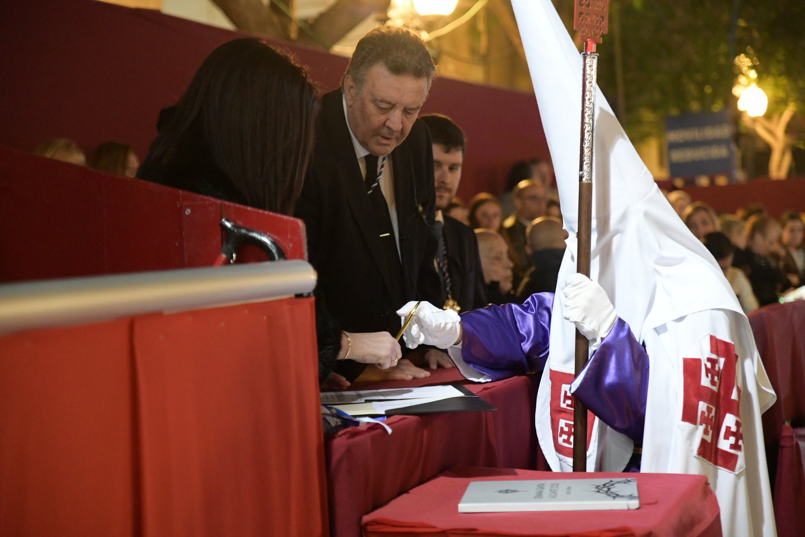 La Procesión del Santo Entierro conmueve en su recorrido por Alicante