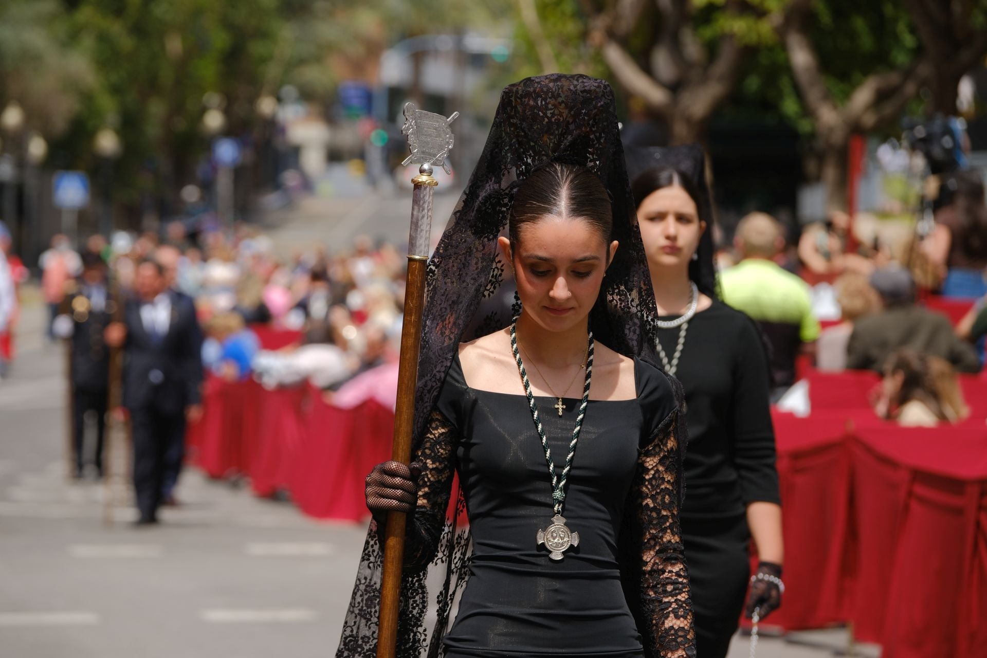 La Sentencia de Jesús llena de emoción las calles de Alicante en la mañana del Viernes Santo