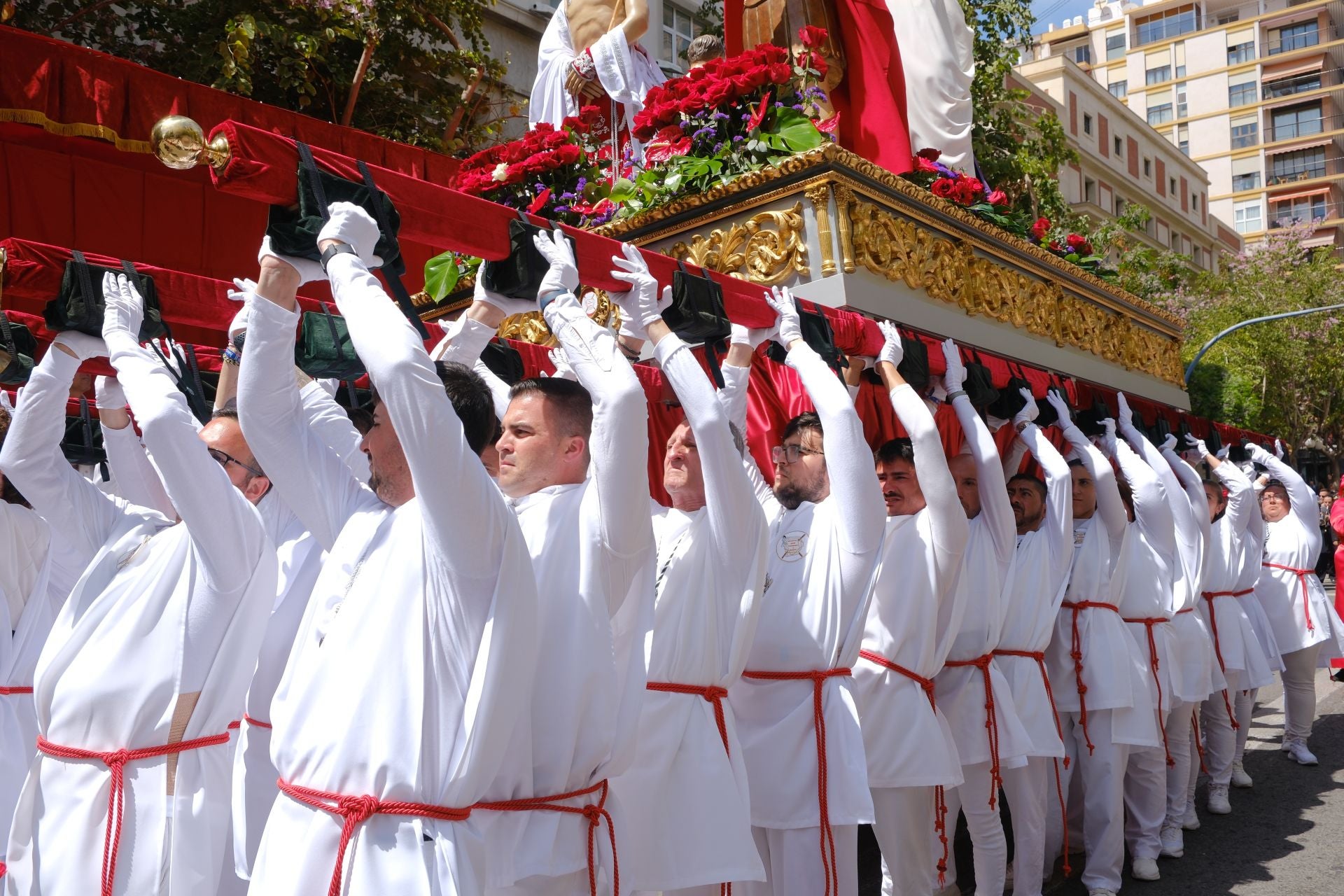 La Sentencia de Jesús llena de emoción las calles de Alicante en la mañana del Viernes Santo
