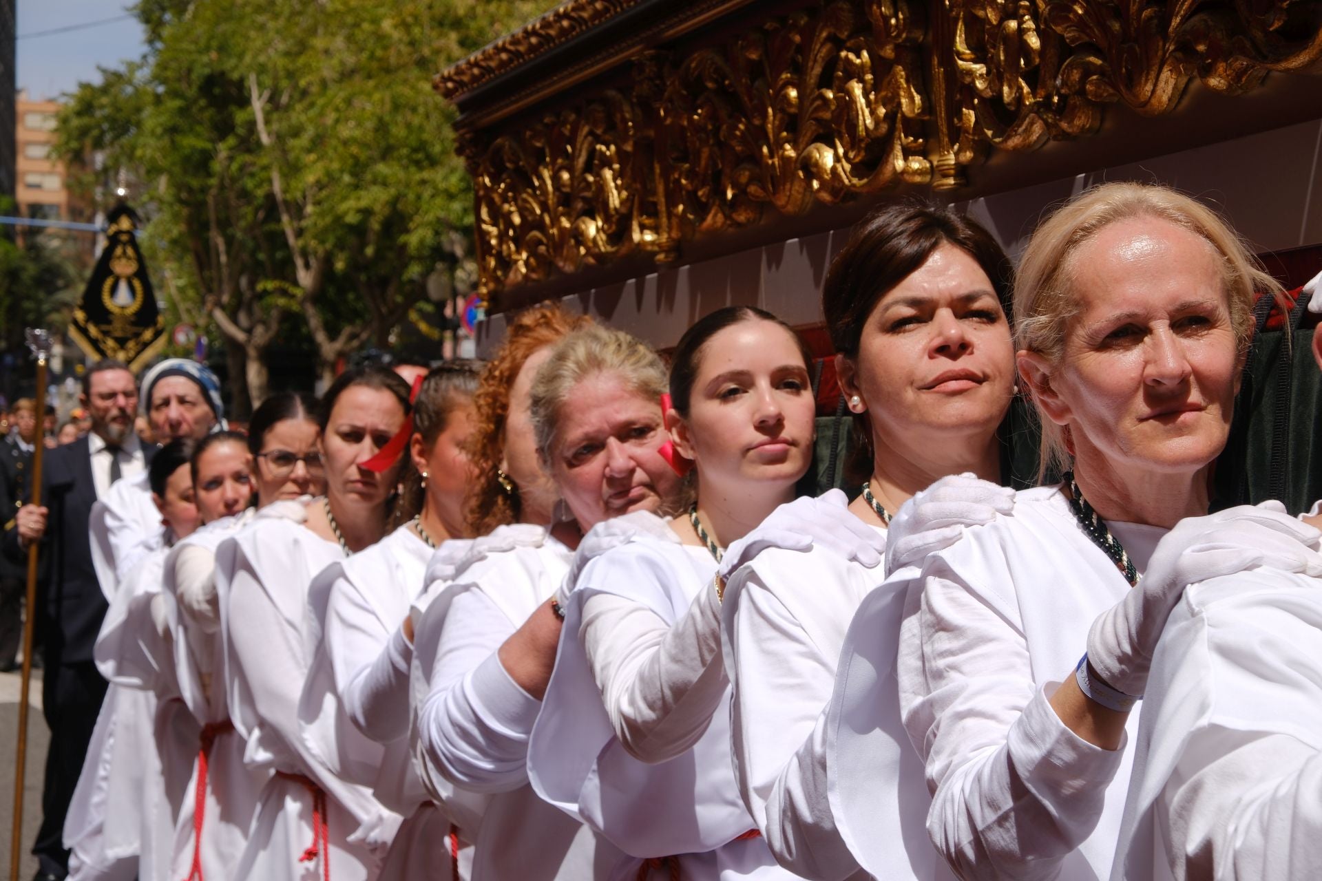 La Sentencia de Jesús llena de emoción las calles de Alicante en la mañana del Viernes Santo