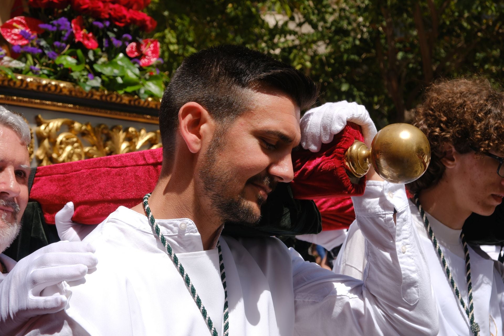 La Sentencia de Jesús llena de emoción las calles de Alicante en la mañana del Viernes Santo